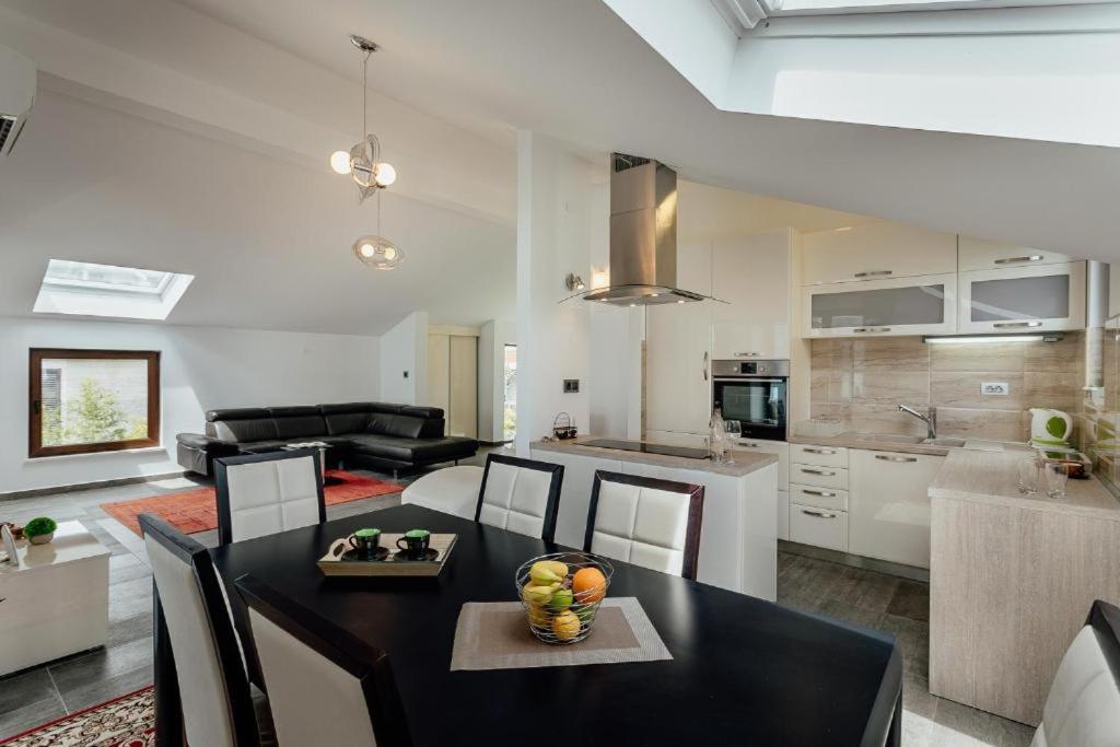 Apartments Joy Herceg Novi Zewnętrze zdjęcie