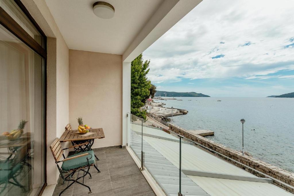 Apartments Joy Herceg Novi Zewnętrze zdjęcie