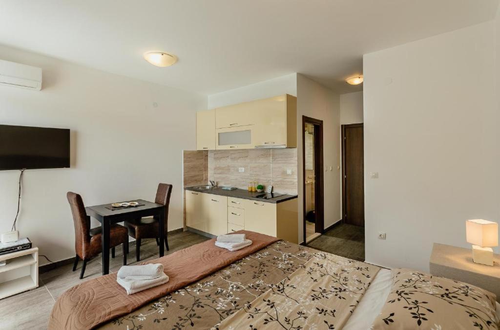 Apartments Joy Herceg Novi Zewnętrze zdjęcie